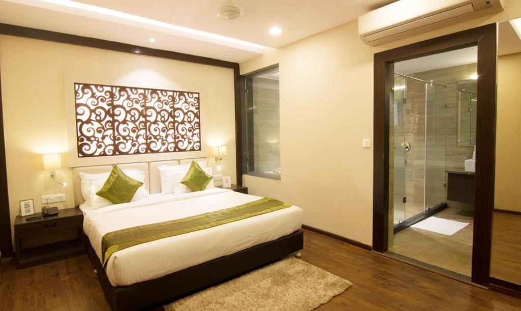 Kc Manor Hotell Jamshedpur Exteriör bild