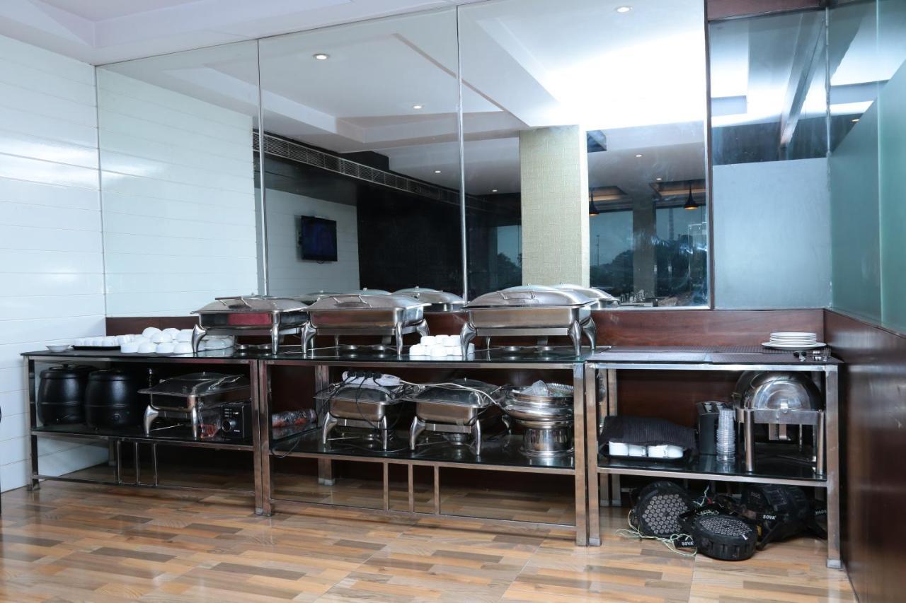 Kc Manor Hotell Jamshedpur Exteriör bild