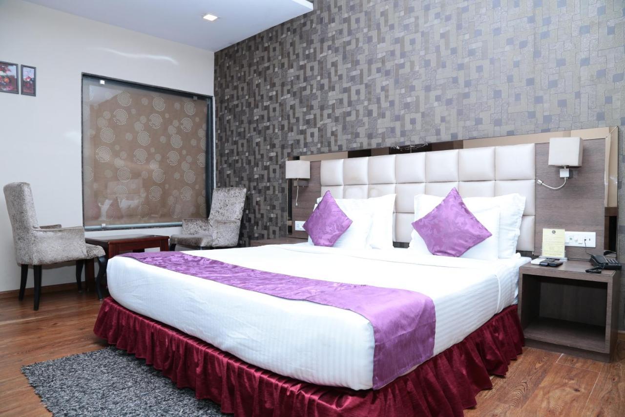 Kc Manor Hotell Jamshedpur Exteriör bild