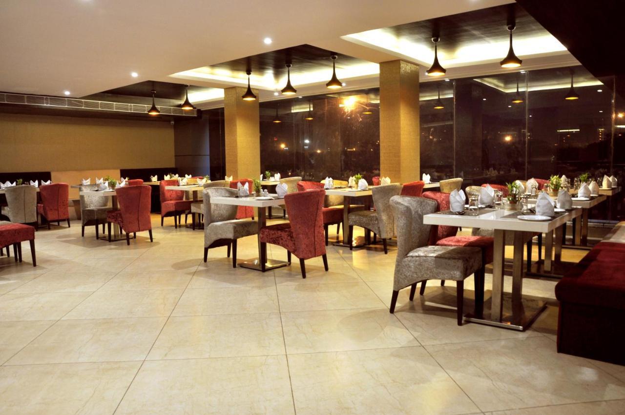 Kc Manor Hotell Jamshedpur Exteriör bild