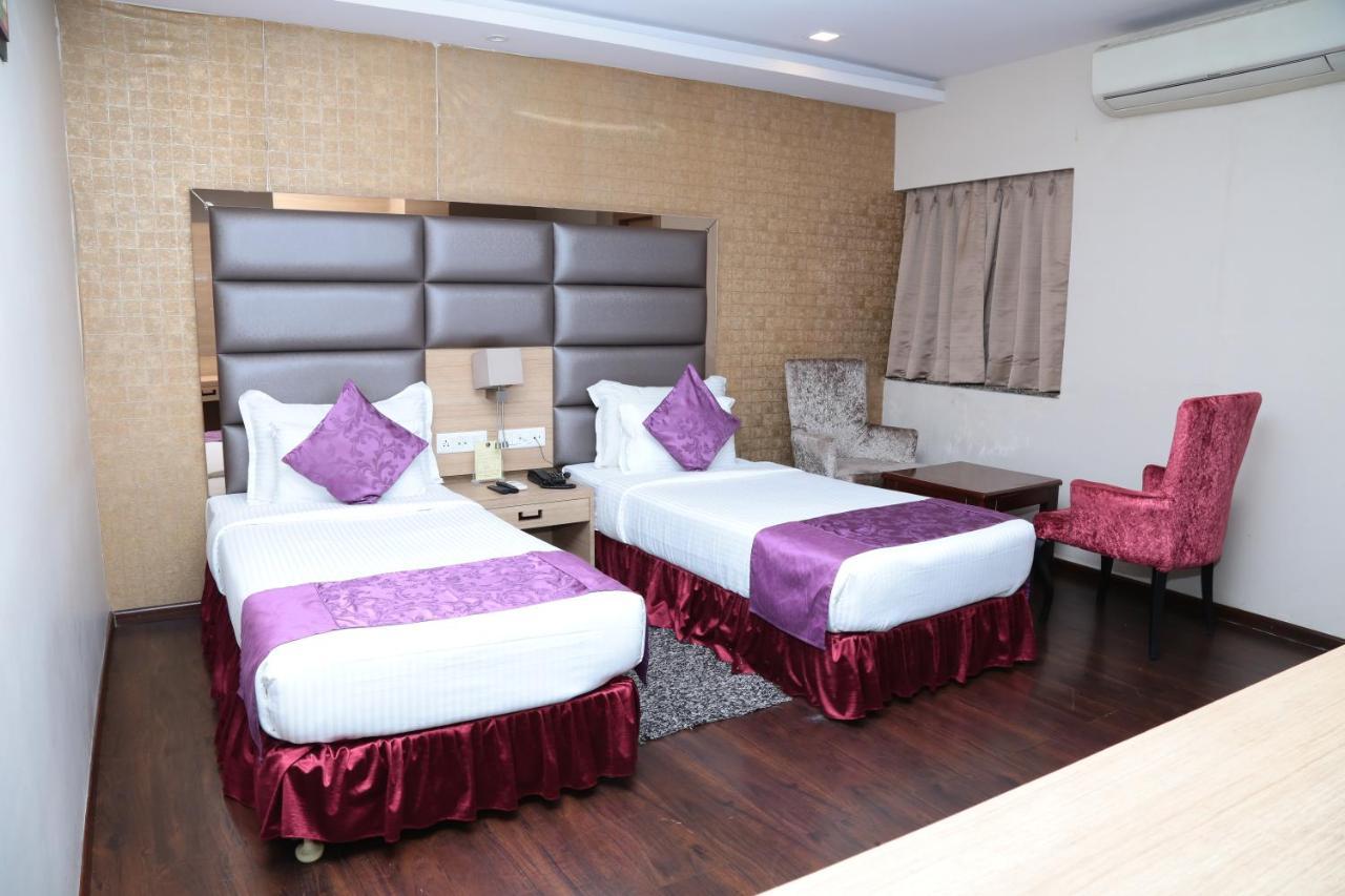 Kc Manor Hotell Jamshedpur Exteriör bild