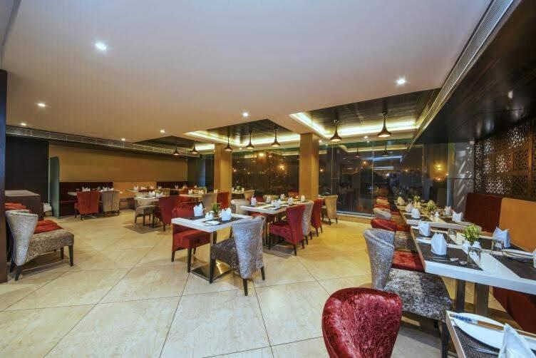 Kc Manor Hotell Jamshedpur Exteriör bild